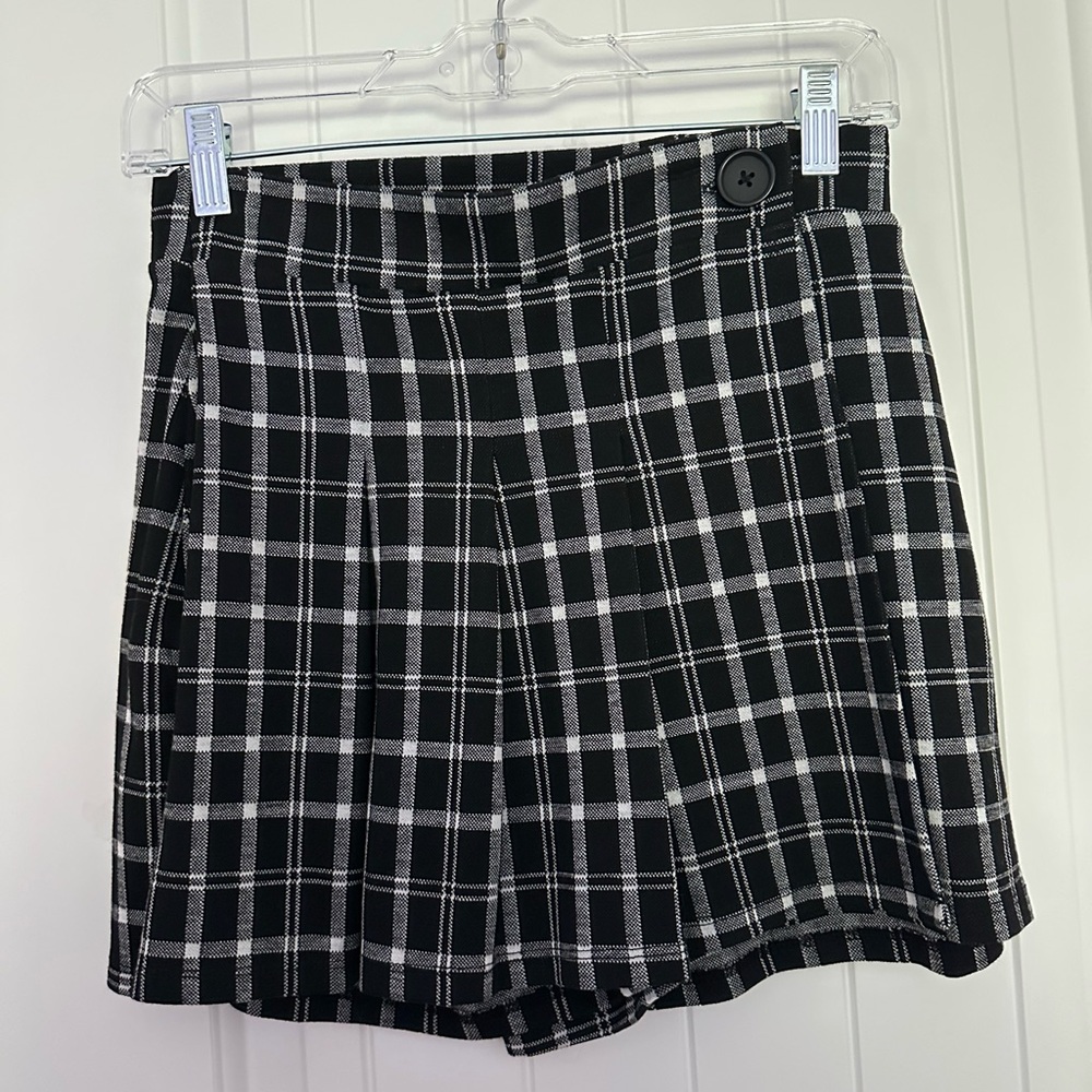 Hollister Black and White Checkered Shorts